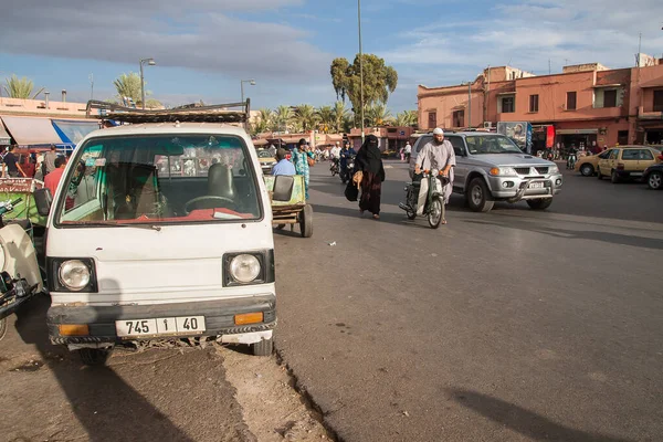 MARRAKECH, MOROCCO - CIRCA EPTEMBER 2014: Marakeş sokakları Eylül 2014 civarı Marakeş 'te.
