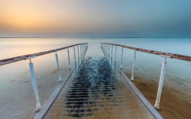 İsrail 'deki Ölü Deniz' in güzel manzarası.