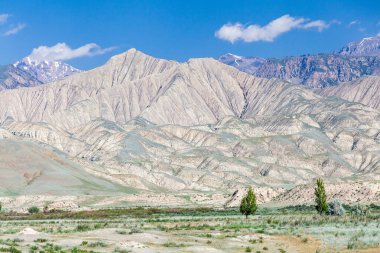 Naryn 'in Kırgızistan bölgesinde güzel dağlar