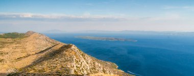 Sveti Nikola 'nın tepesinden Hvar adasının en yüksek manzarası.