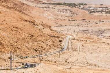 NAGEV, ISRAEL - CIRCA MAYIS 2018: Nagev Çölü boyunca yol manzarası Mayıs 2018.