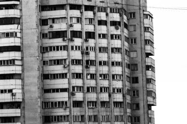 ALMATY, KAZAKHSTAN - CIRCA HAZİRAN 2017: Almaty şehrindeki gökdelenlere bakış.