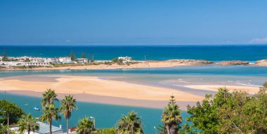 OUALIDIA, MOROCCO - CIRCA EPTEMBER 2014: Oualidia 'nın Eylül 2014' te Oualidia 'da görülmesi.