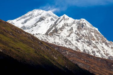 KALAPANI, NEPAL - CIRCA NOVEMBER 2013: Kasım 2013 'te Kalapani' de Dhaulagiri manzarası.