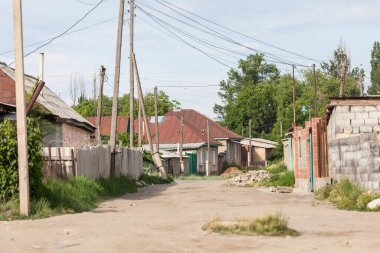 KARAKOL, KYRGYZSTAN - CIRCA HAZİRAN 2017: Karakol önceden Kırgızistan 'ın Kırgızistan' daki Issyk-Kul Gölü 'nün doğu ucu yakınlarındaki dördüncü büyük şehir.
