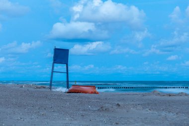 Rewal, Polonya 'daki plaj manzarası. Ağustos 2021' de Rewal 'da..