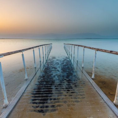İsrail 'deki Ölü Deniz' in güzel manzarası.