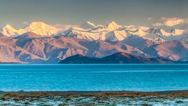 塔吉克斯坦帕米尔的卡拉库尔湖美景 — 图库照片