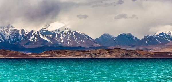 塔吉克斯坦帕米尔的卡拉库尔湖美景 — 图库照片