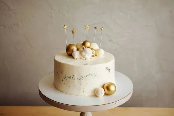 Közelkép a finom születésnapi torta, torta a gyermek születése. Stock Kép