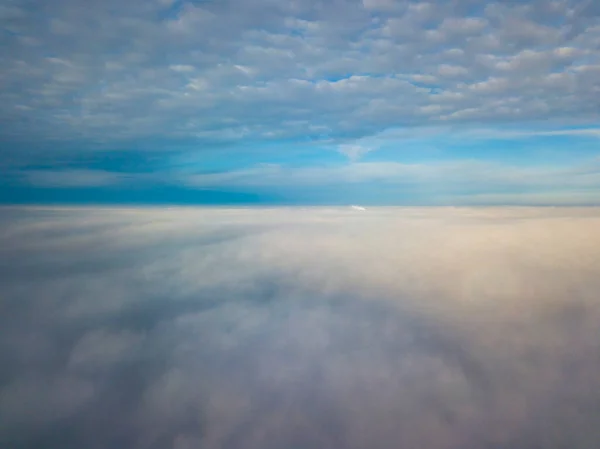 Wysoko Nad Mgłą Widok Drona Powietrza — Zdjęcie stockowe