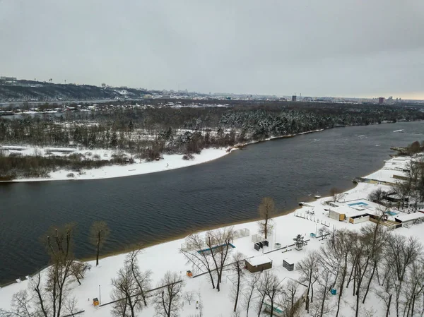 Река Городе Снежную Зиму Воздушный Беспилотник — стоковое фото