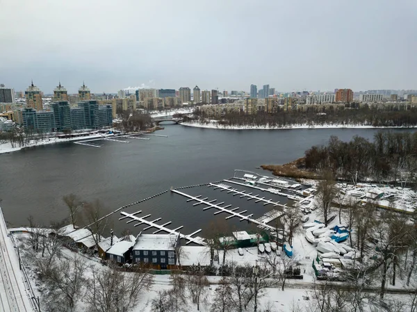 Fluss Der Stadt Verschneiten Winter Drohnenblick Aus Der Luft — Stockfoto