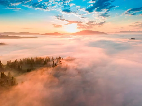 Fog Spreads Mountains Dawn Sun Rises Horizon Ukrainian Carpathians Morning — Stock Photo, Image
