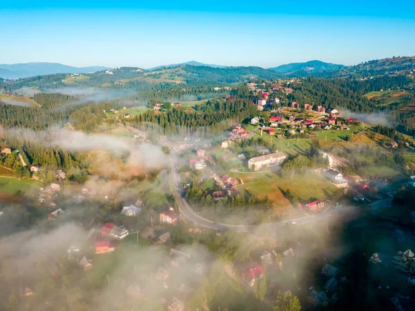 Thin Morning Fog Mountain Village Fog Covers Ukrainian Slopes Mountains — Stock Photo, Image