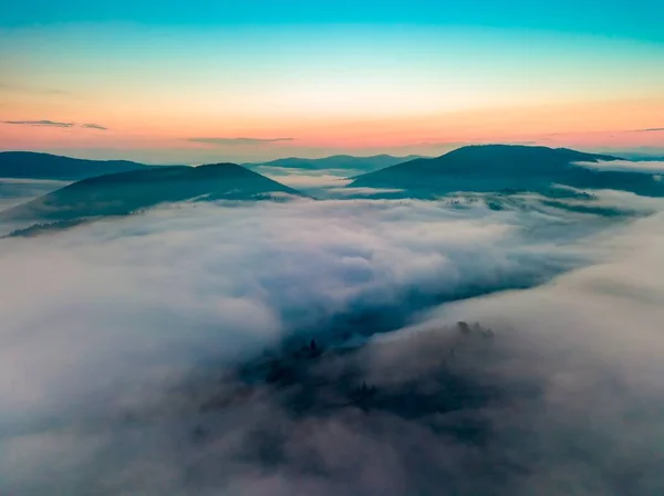 Brouillard Dans Vallée Montagne Aube Carpates Ukrainiennes Dans Matinée Dans — Photo