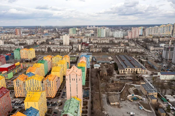 Многие Разноцветные Жилые Дома Киеве Пасмурную Погоду Воздушный Беспилотник — стоковое фото