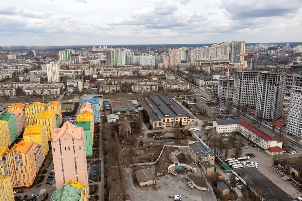 Многие Разноцветные Жилые Дома Киеве Пасмурную Погоду Воздушный Беспилотник — стоковое фото