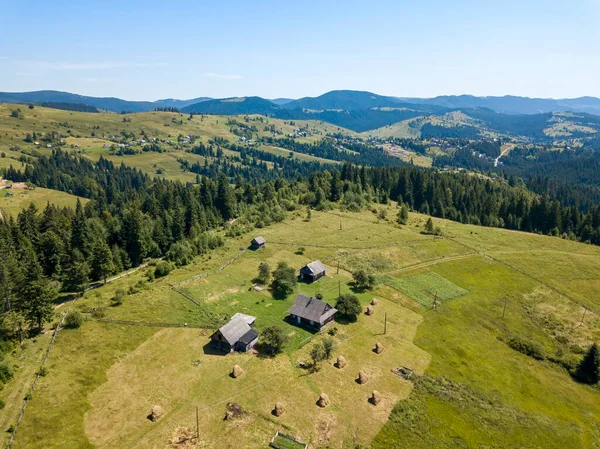Grüne Berge Der Ukrainischen Karpaten Sommer Sonniger Klarer Tag Drohnenblick — Stockfoto
