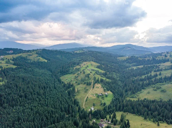 Groene Oekraïense Karpaten Bergen Zomer Luchtdrone Zicht — Stockfoto