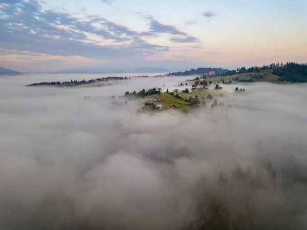 Amanecer Sobre Niebla Los Cárpatos Ucranianos Vista Aérea Del Dron — Foto de Stock