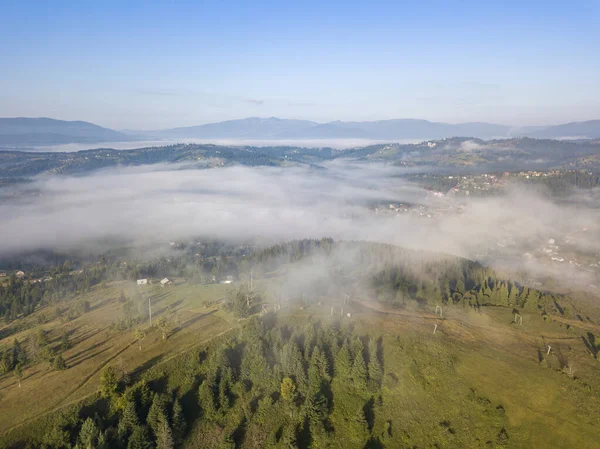 Niebla Mañana Las Montañas Los Cárpatos Ucrania Vista Aérea Del — Foto de Stock