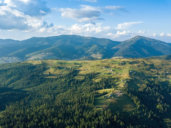 Ukrainska Karpaterna Berg Sommaren Flygdrönare — Stockfoto