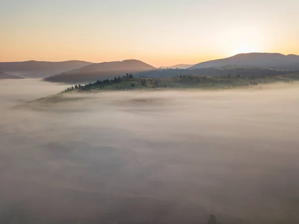 Lever Soleil Sur Brouillard Dans Les Carpates Ukrainiennes Vue Aérienne — Photo