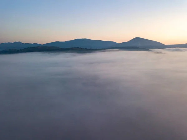 Niebla Matutina Los Cárpatos Ucranianos Vista Aérea Del Dron — Foto de Stock