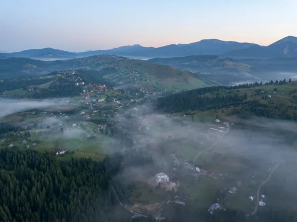 Névoa Matinal Nas Montanhas Dos Cárpatos Ucranianos Vista Aérea Drones — Fotografia de Stock