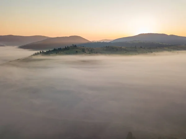 Схід Сонця Над Туманом Українських Карпатах Повітряний Дрон — стокове фото