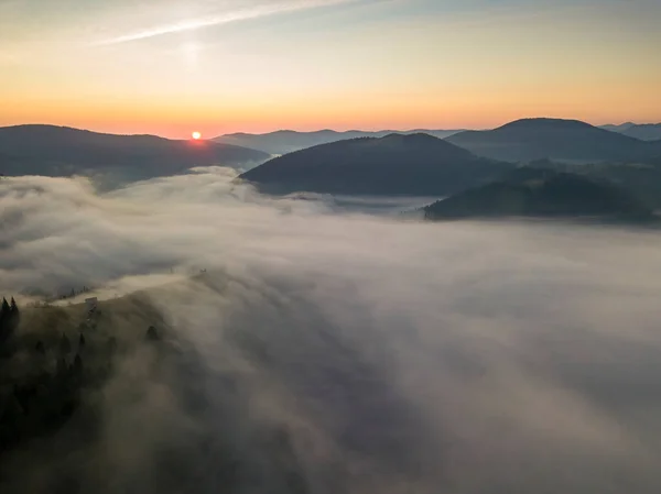 Morgennebel Den Ukrainischen Karpaten Drohnenblick Aus Der Luft — Stockfoto