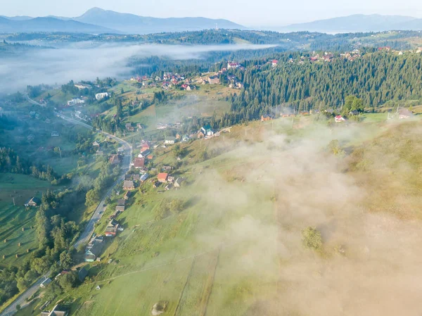 Névoa Matinal Nas Montanhas Dos Cárpatos Ucranianos Vista Aérea Drones — Fotografia de Stock