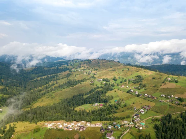 Vol Haut Dans Les Montagnes Des Carpates Ukrainiennes Vue Aérienne — Photo