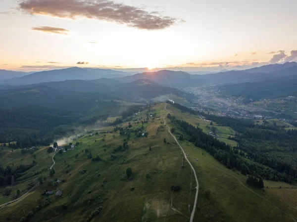 Sonnenuntergang Über Den Bergen Den Ukrainischen Karpaten Drohnenblick Aus Der — Stockfoto