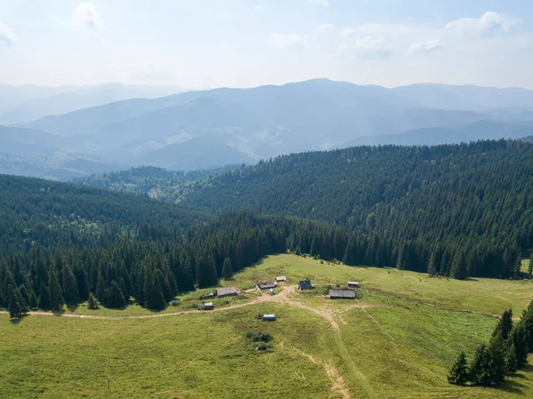 Green Mountains Ukrainian Carpathians Summer Sunny Day Rare Clouds Aerial — Stock Photo, Image