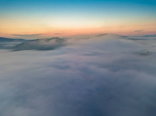 Les Rayons Aube Sur Brouillard Dans Les Carpates Ukrainiennes Vue — Photo