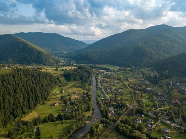 Grüne Berge Der Ukrainischen Karpaten Sommer Nadelbäume Den Hängen Drohnenblick — Stockfoto