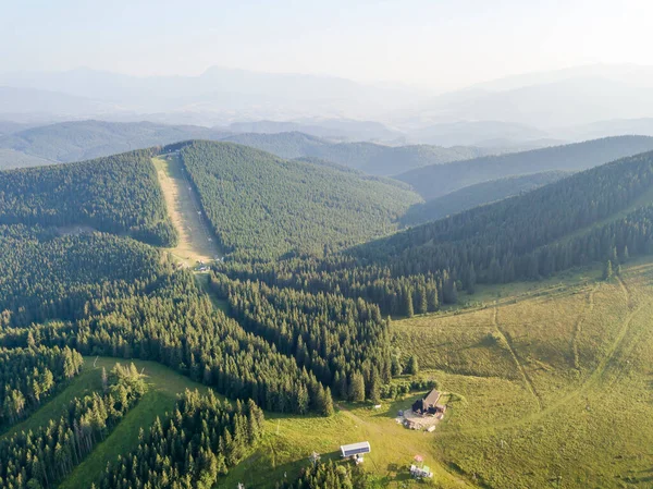 Yazın Ukrayna Karpatları Nın Yeşil Dağları Güneşli Bir Gün Nadir — Stok fotoğraf