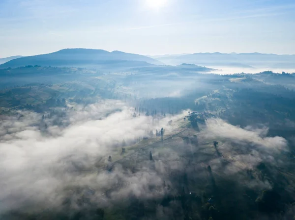Niebla Matutina Los Cárpatos Ucranianos Vista Aérea Del Dron — Foto de Stock