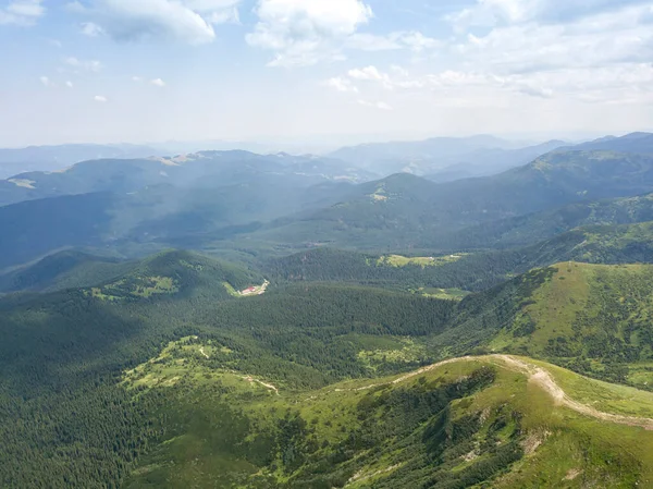 Hohe Berge Der Ukrainischen Karpaten Bei Bewölktem Wetter Drohnenblick Aus — Stockfoto