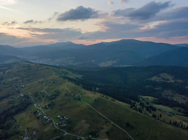 Sonnenuntergang Über Den Bergen Den Ukrainischen Karpaten Abends Drohnenblick Aus — Stockfoto