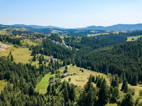 Grüne Berge Der Ukrainischen Karpaten Sommer Sonniger Klarer Tag Drohnenblick — Stockfoto