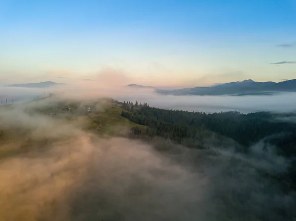 Les Rayons Aube Sur Brouillard Dans Les Carpates Ukrainiennes Vue — Photo