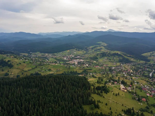Pegunungan Hijau Dari Carpathians Ukraina Musim Panas Tampilan Drone Udara — Stok Foto