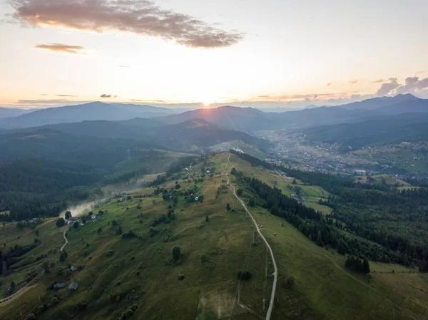 Sonnenuntergang Über Den Bergen Den Ukrainischen Karpaten Drohnenblick Aus Der — Stockfoto