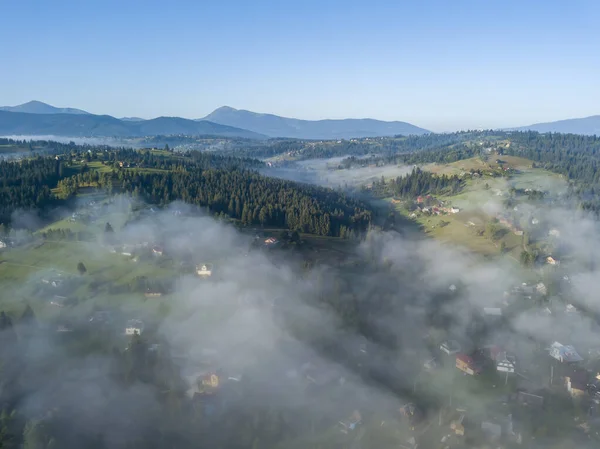 Nevoeiro Matutino Nos Cárpatos Ucranianos Vista Aérea Drones — Fotografia de Stock