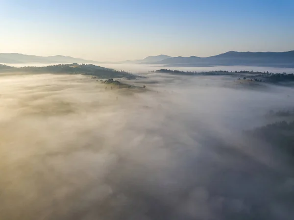 Nevoeiro Matutino Nos Cárpatos Ucranianos Vista Aérea Drones — Fotografia de Stock