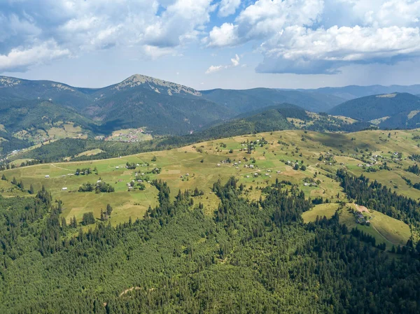 Montagnes Vertes Des Carpates Ukrainiennes Été Journée Ensoleillée Vue Aérienne — Photo