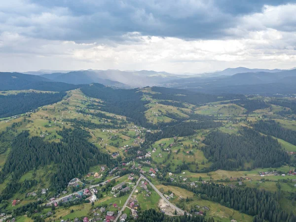 Montagnes Vertes Des Carpates Ukrainiennes Été Journée Ensoleillée Vue Aérienne — Photo